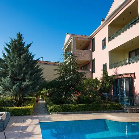 Pirofani דירה Apolpaina