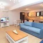 Apartment Pirofani