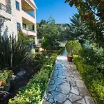 Apartment Pirofani *
