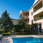 Pirofani Apartment Apolpaina