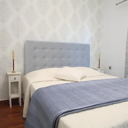 Pirofani Apartment Apolpaina